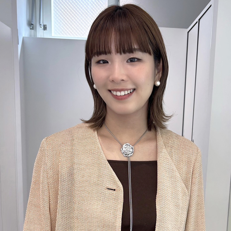 【素敵な目元を生かして上品に】